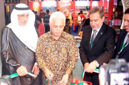 الجناح الأول للمملكة في معرض إندونيسيا للكتاب يحظى بالإقبال